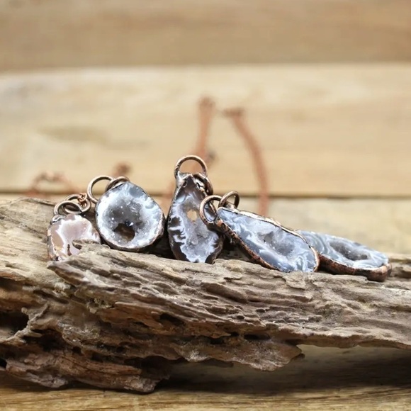 ARTISAN Smoldered Copper Natural Agate Geode Slice Crystal Pendant Necklace - Picture 6 of 6
